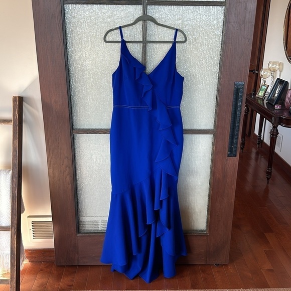 Marchesa Notte
Royal Blue Ruffle Gown size 4 - Picture 7 of 17